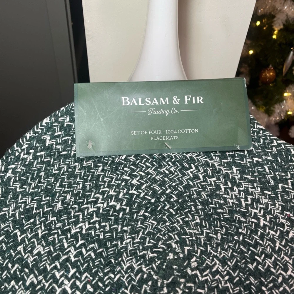 Balsam & Fir Trading Co. Green & White Woven Scalloped Edge Placements Set/4 NWT